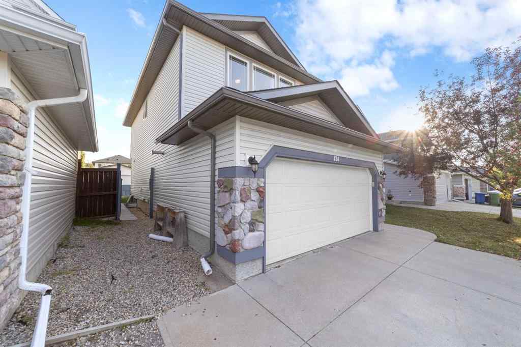 MLS® A2258063 - 424 Stonegate Road NW in Stonegate Airdrie, Residential