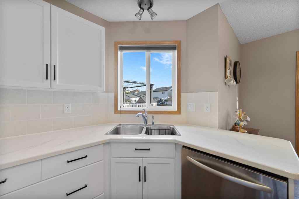 MLS® A2258063 - 424 Stonegate Road NW in Stonegate Airdrie, Residential
