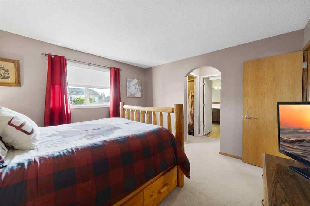 MLS® A2258063 - 424 Stonegate Road NW in Stonegate Airdrie, Residential