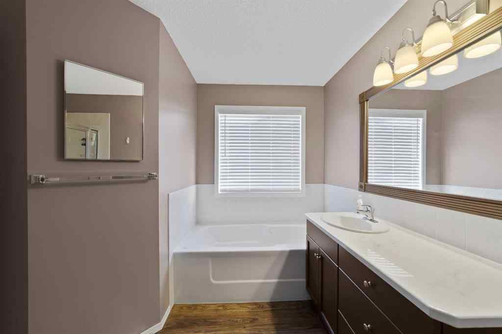 MLS® A2258063 - 424 Stonegate Road NW in Stonegate Airdrie, Residential