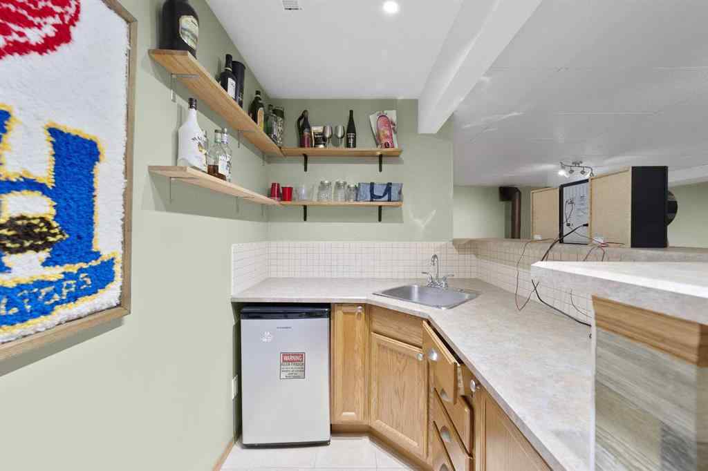 MLS® A2258063 - 424 Stonegate Road NW in Stonegate Airdrie, Residential