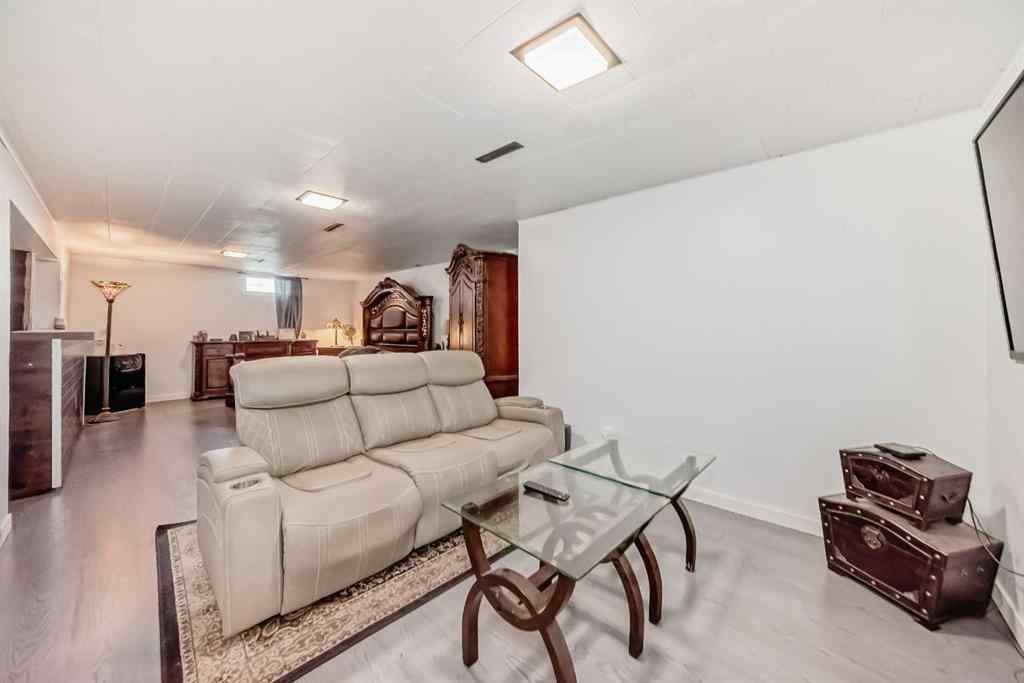 MLS® A2258077 - 4117 45 Street  in Grandview Red Deer, Residential