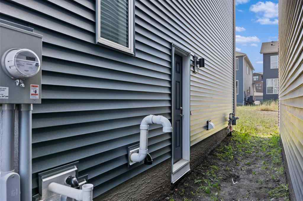 MLS® A2258100 - 121 Creekstone Landing SW in Pine Creek Calgary, Residential