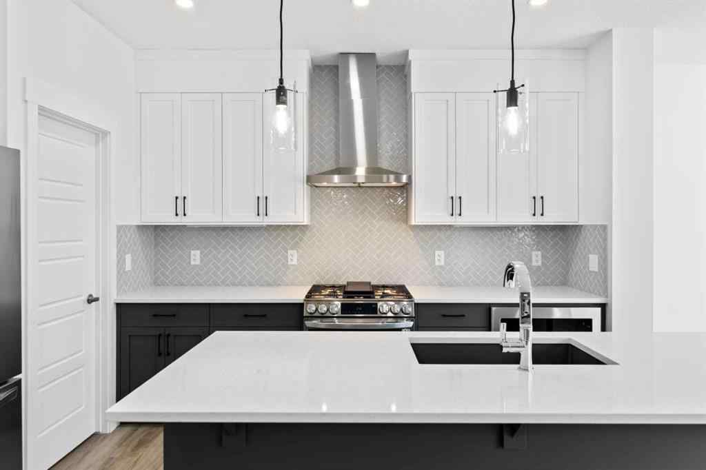 MLS® A2258100 - 121 Creekstone Landing SW in Pine Creek Calgary, Residential