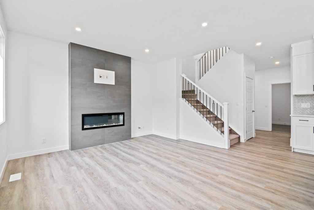 MLS® A2258100 - 121 Creekstone Landing SW in Pine Creek Calgary, Residential