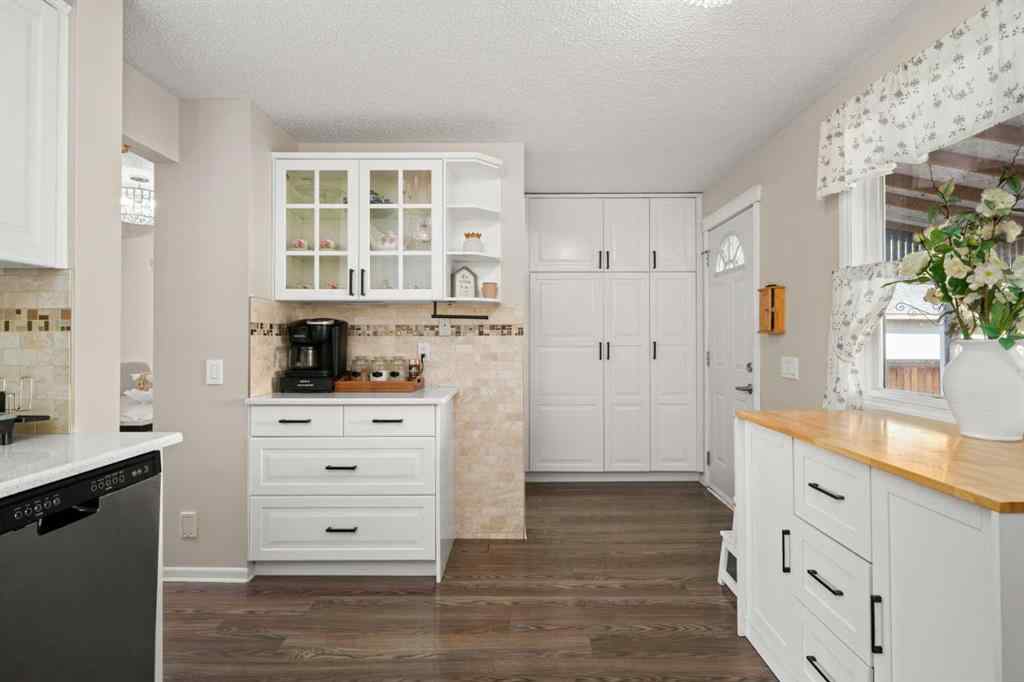 MLS® A2258101 - 52 Applecroft Road SE in Applewood Park Calgary, Residential
