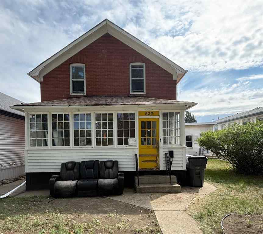 MLS® A2258103 - 823 4 Street SE in River Flats Medicine Hat, Residential