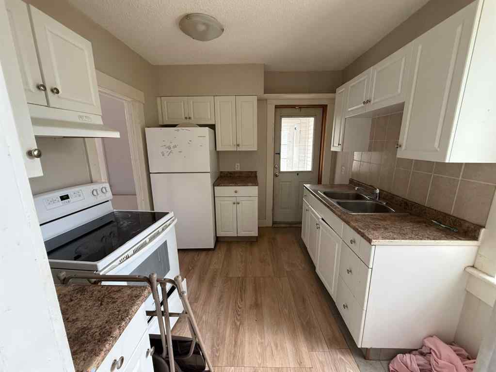 MLS® A2258103 - 823 4 Street SE in River Flats Medicine Hat, Residential