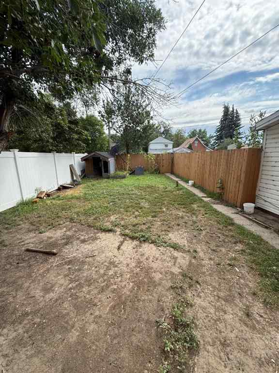 MLS® A2258103 - 823 4 Street SE in River Flats Medicine Hat, Residential