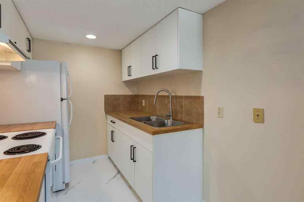 MLS® A2258123 - Unit #221 200 Brookpark Drive SW in Braeside Calgary, Residential
