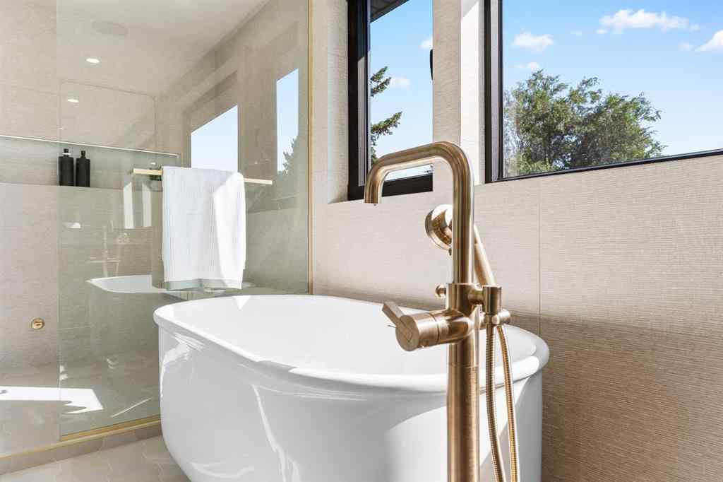MLS® A2258137 - 692 West Chestermere Drive  in West Chestermere Drive Chestermere, Residential
