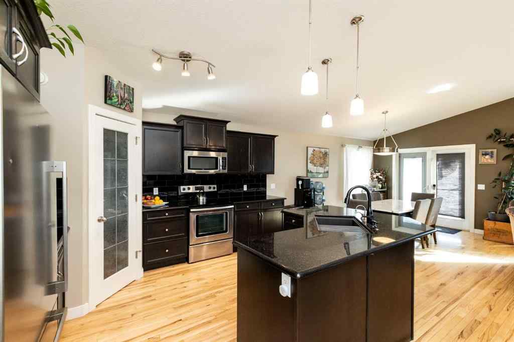 MLS® A2258139 - 5224 48 Street Close  in Madison Park Innisfail, Residential