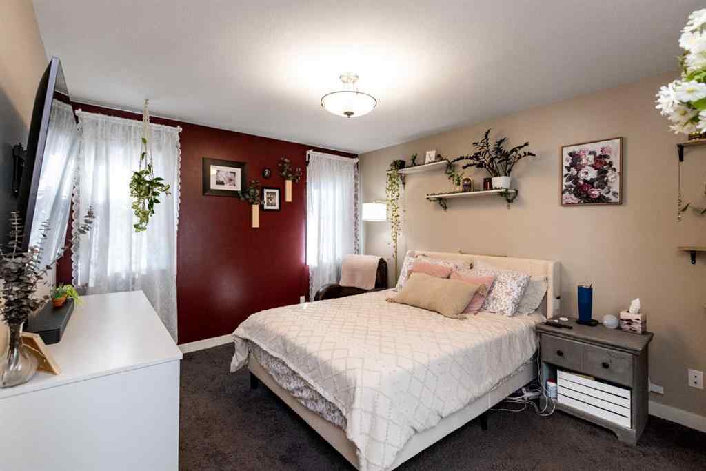 MLS® A2258139 - 5224 48 Street Close  in Madison Park Innisfail, Residential