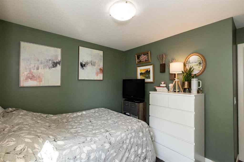 MLS® A2258139 - 5224 48 Street Close  in Madison Park Innisfail, Residential