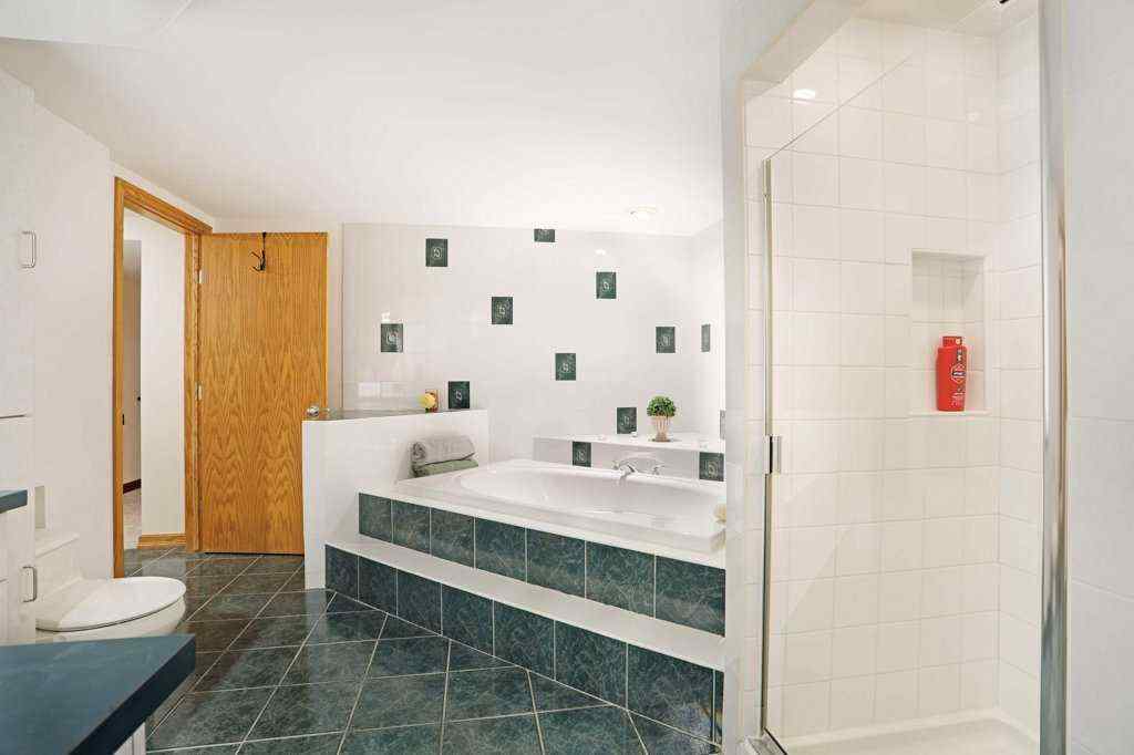 MLS® A2258141 - 11 Lakeview Crescent E in Lakewood Brooks, Residential