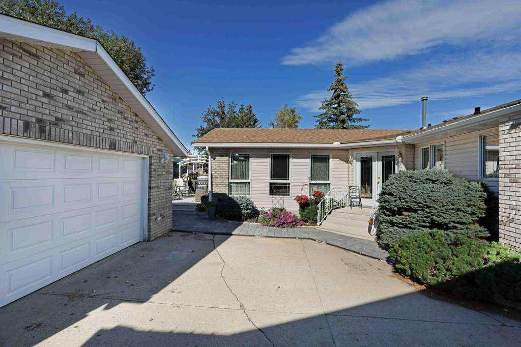 MLS® A2258141 - 11 Lakeview Crescent E in Lakewood Brooks, Residential