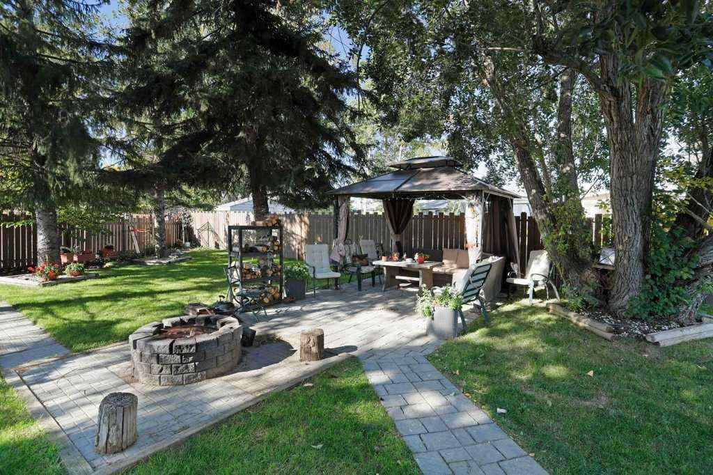 MLS® A2258141 - 11 Lakeview Crescent E in Lakewood Brooks, Residential