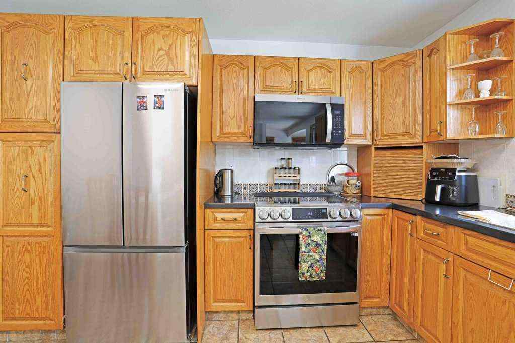 MLS® A2258141 - 11 Lakeview Crescent E in Lakewood Brooks, Residential