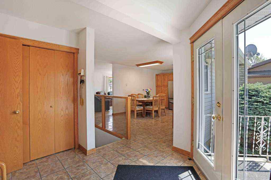 MLS® A2258141 - 11 Lakeview Crescent E in Lakewood Brooks, Residential
