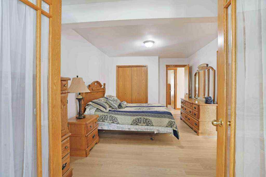 MLS® A2258141 - 11 Lakeview Crescent E in Lakewood Brooks, Residential