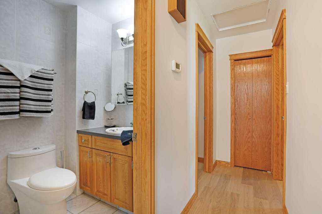 MLS® A2258141 - 11 Lakeview Crescent E in Lakewood Brooks, Residential