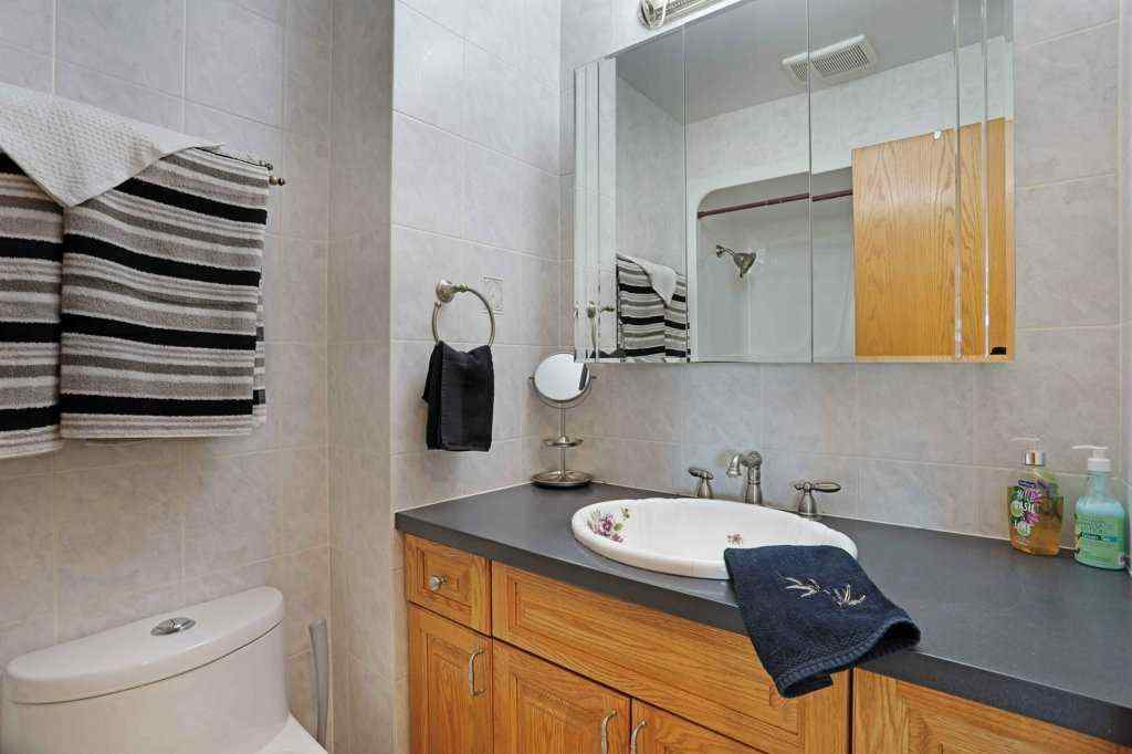 MLS® A2258141 - 11 Lakeview Crescent E in Lakewood Brooks, Residential