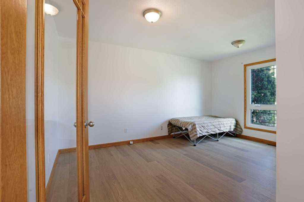 MLS® A2258141 - 11 Lakeview Crescent E in Lakewood Brooks, Residential
