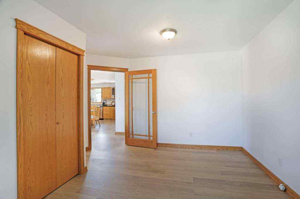 MLS® A2258141 - 11 Lakeview Crescent E in Lakewood Brooks, Residential