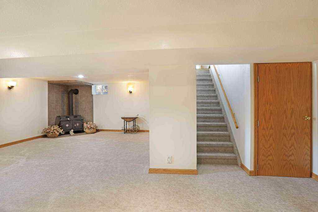 MLS® A2258141 - 11 Lakeview Crescent E in Lakewood Brooks, Residential