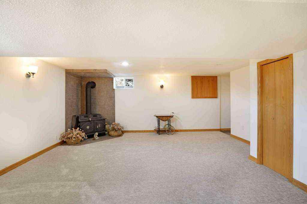 MLS® A2258141 - 11 Lakeview Crescent E in Lakewood Brooks, Residential