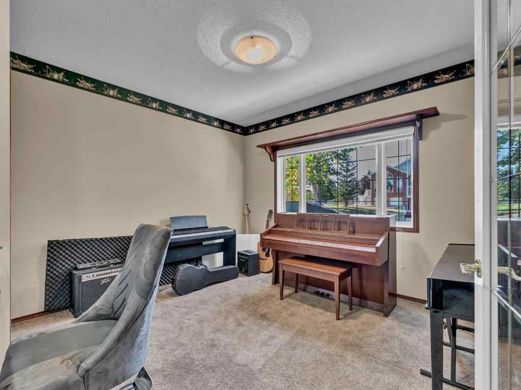 MLS® A2258147 - 2 Vintage Meadows Court SE in Southview-Park Meadows Medicine Hat, Residential