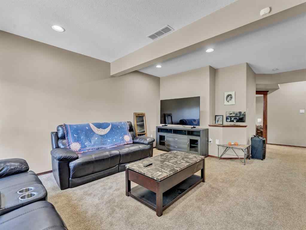 MLS® A2258147 - 2 Vintage Meadows Court SE in Southview-Park Meadows Medicine Hat, Residential