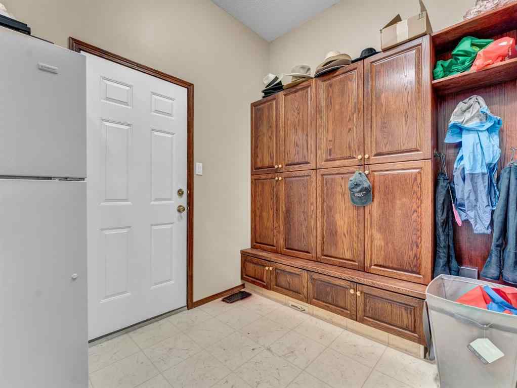 MLS® A2258147 - 2 Vintage Meadows Court SE in Southview-Park Meadows Medicine Hat, Residential