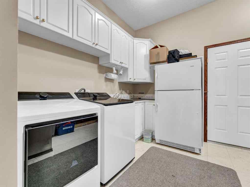 MLS® A2258147 - 2 Vintage Meadows Court SE in Southview-Park Meadows Medicine Hat, Residential