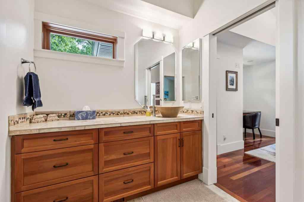 MLS® A2258152 - 2605 4 Street NE in Winston Heights/Mountview Calgary, Residential