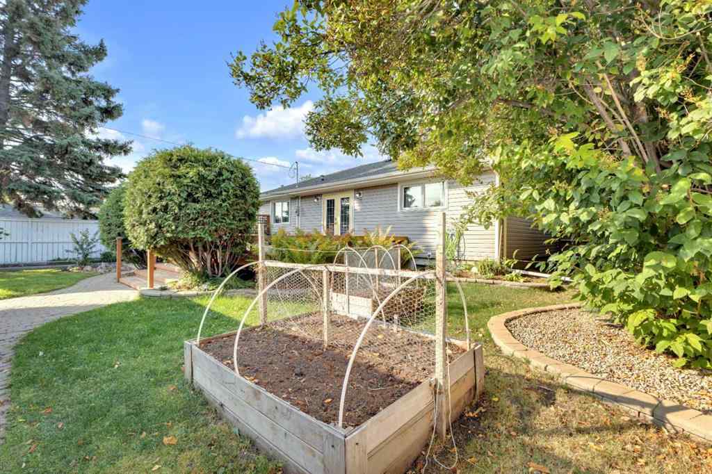 MLS® A2258155 - 3965 38A Avenue  in Eastview Red Deer, Residential