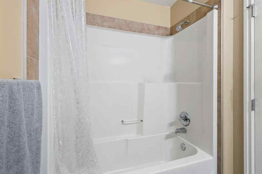 MLS® A2258165 - 129 Luxstone Green SW in Luxstone Airdrie, Residential