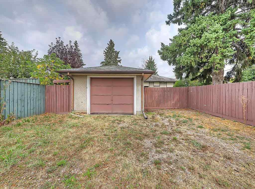 MLS® A2258169 - 4521 Fordham Crescent SE in Forest Heights Calgary, Residential