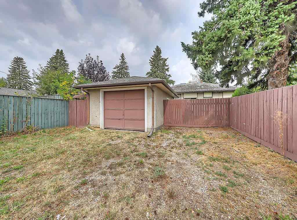 MLS® A2258169 - 4521 Fordham Crescent SE in Forest Heights Calgary, Residential