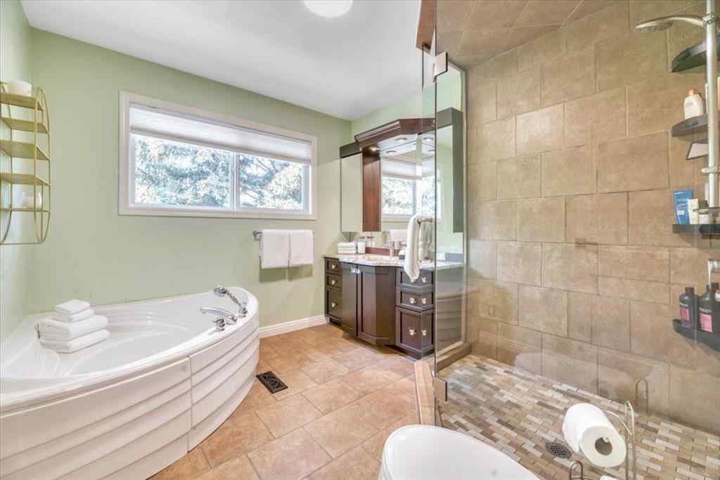 MLS® A2258174 - 15 Brazeau Crescent SW in Braeside Calgary, Residential