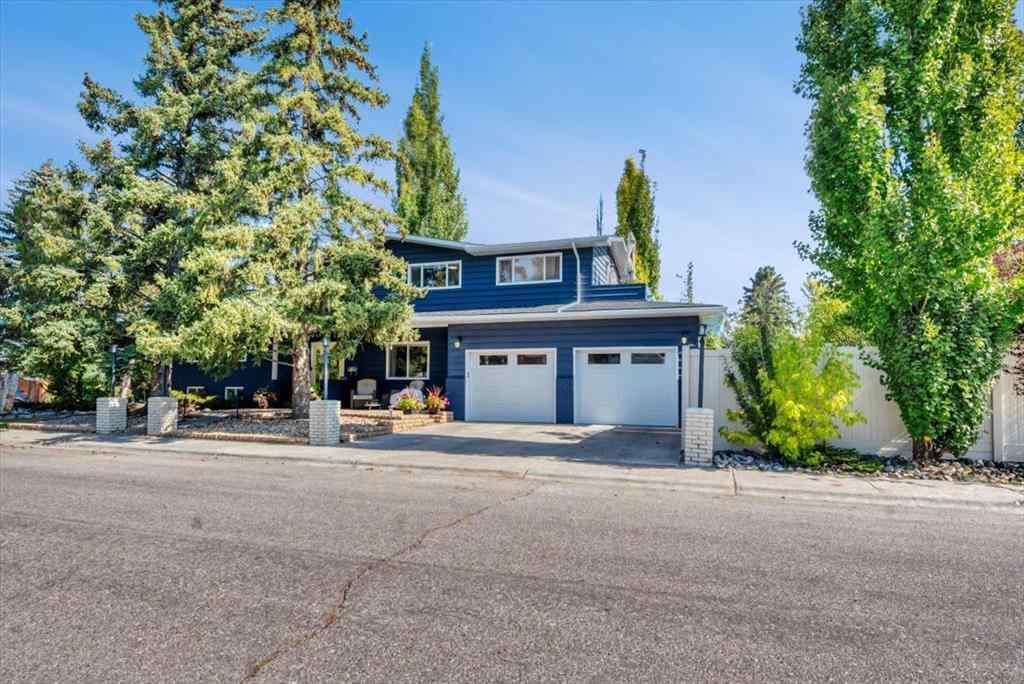 MLS® A2258174 - 15 Brazeau Crescent SW in Braeside Calgary, Residential