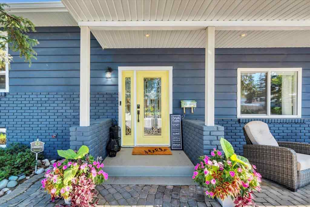 MLS® A2258174 - 15 Brazeau Crescent SW in Braeside Calgary, Residential