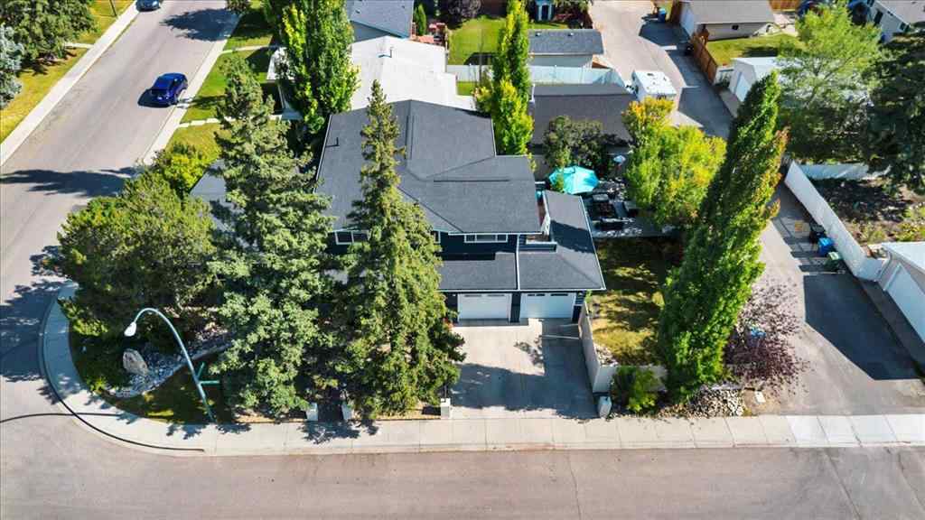 MLS® A2258174 - 15 Brazeau Crescent SW in Braeside Calgary, Residential