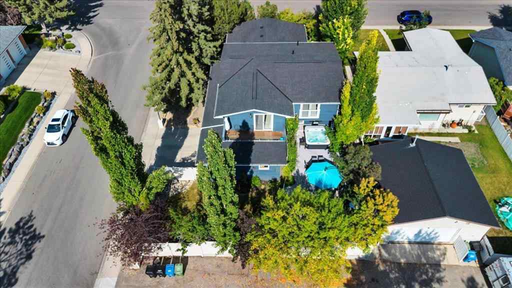 MLS® A2258174 - 15 Brazeau Crescent SW in Braeside Calgary, Residential