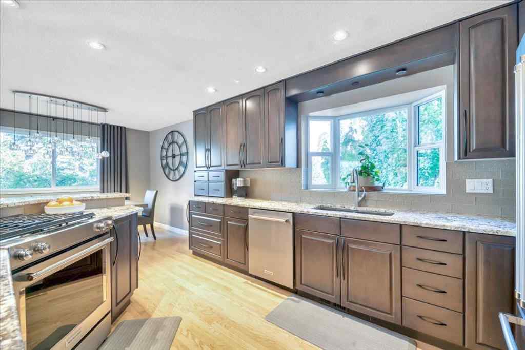 MLS® A2258174 - 15 Brazeau Crescent SW in Braeside Calgary, Residential