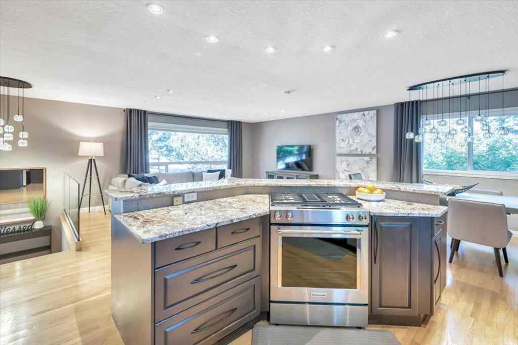 MLS® A2258174 - 15 Brazeau Crescent SW in Braeside Calgary, Residential