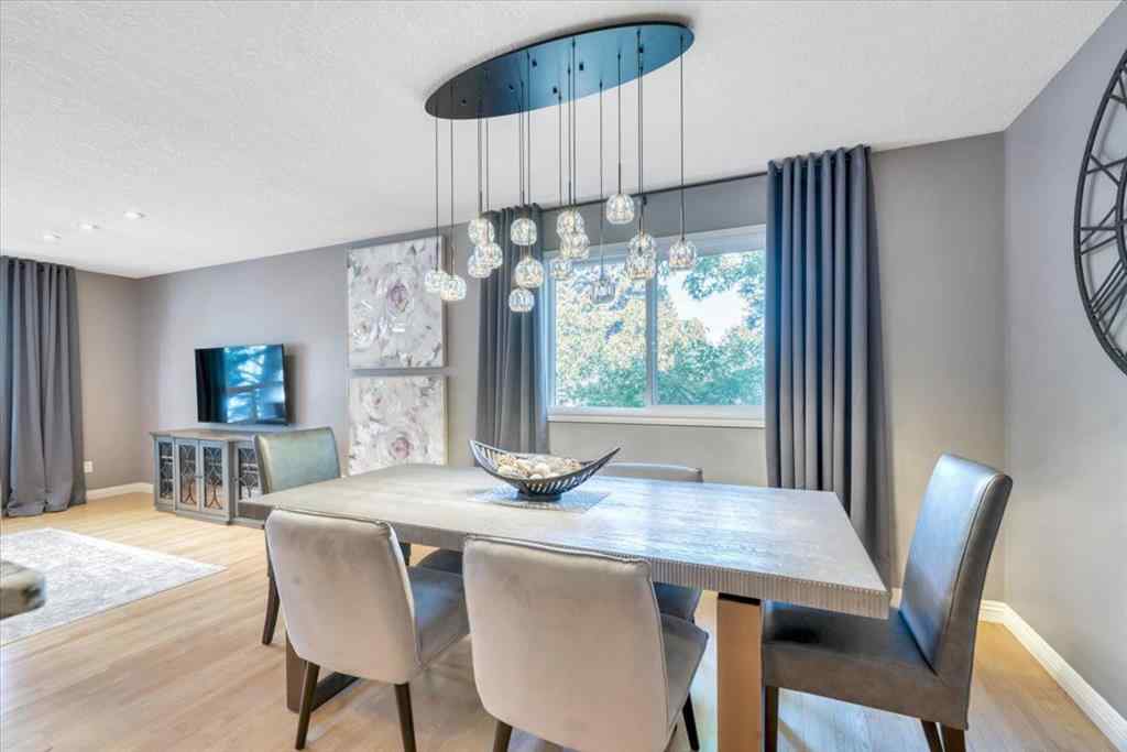 MLS® A2258174 - 15 Brazeau Crescent SW in Braeside Calgary, Residential