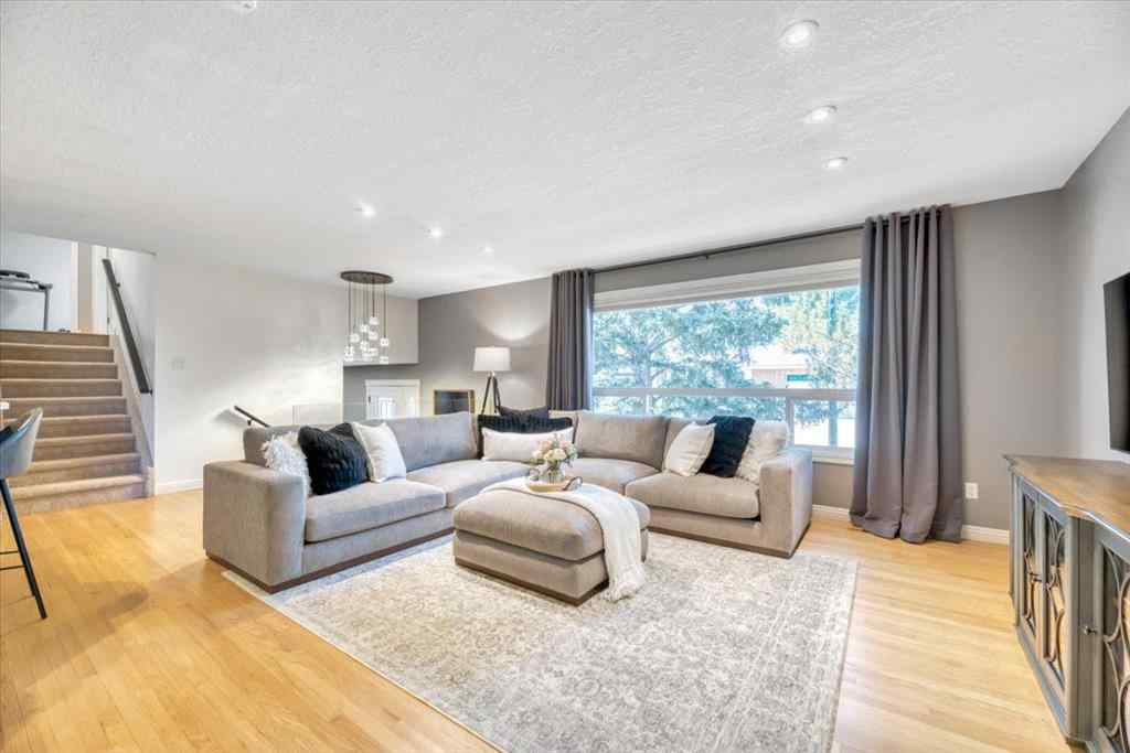 MLS® A2258174 - 15 Brazeau Crescent SW in Braeside Calgary, Residential