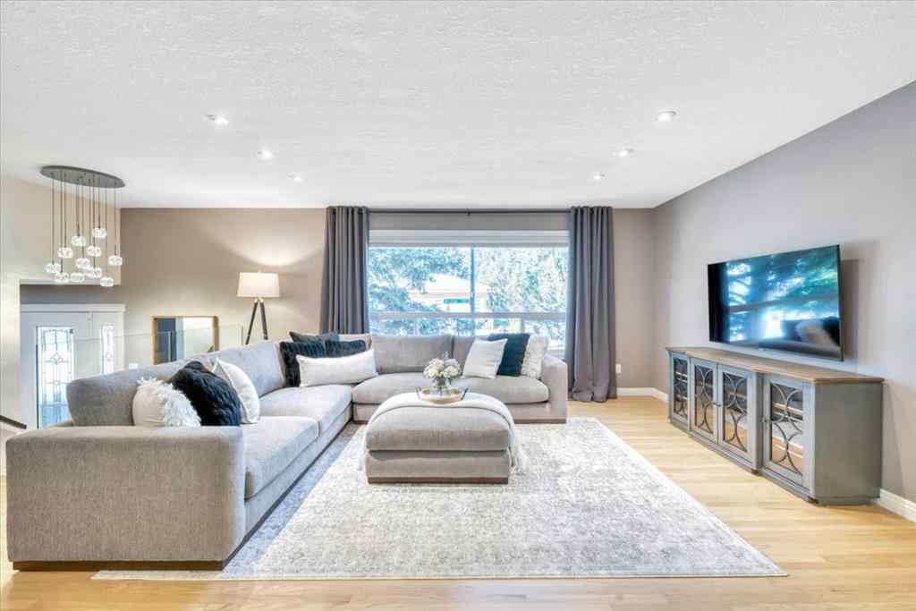 MLS® A2258174 - 15 Brazeau Crescent SW in Braeside Calgary, Residential