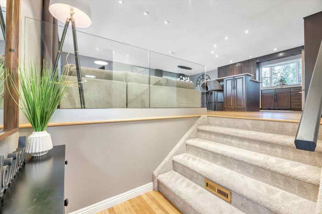 MLS® A2258174 - 15 Brazeau Crescent SW in Braeside Calgary, Residential
